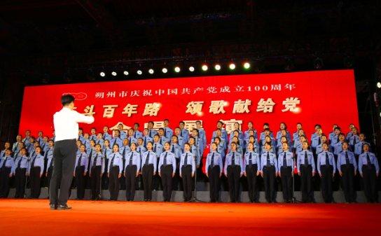 爱你的人在路上，不爱你的人在心上？